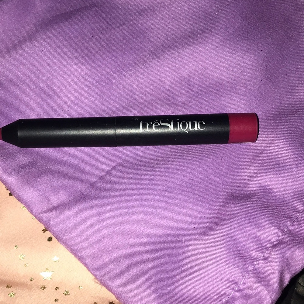 Trestique matte color shiny balm lip crayon in Belize Bordeaux